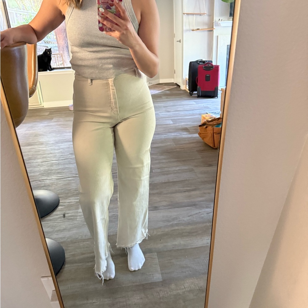 Stylish Cream High-Waisted Jeans